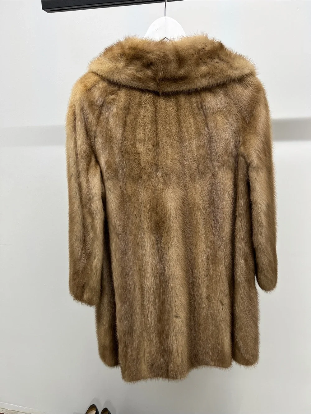 Classic Women’s Fur Coat in Light Brown - Picture 5 of 5
